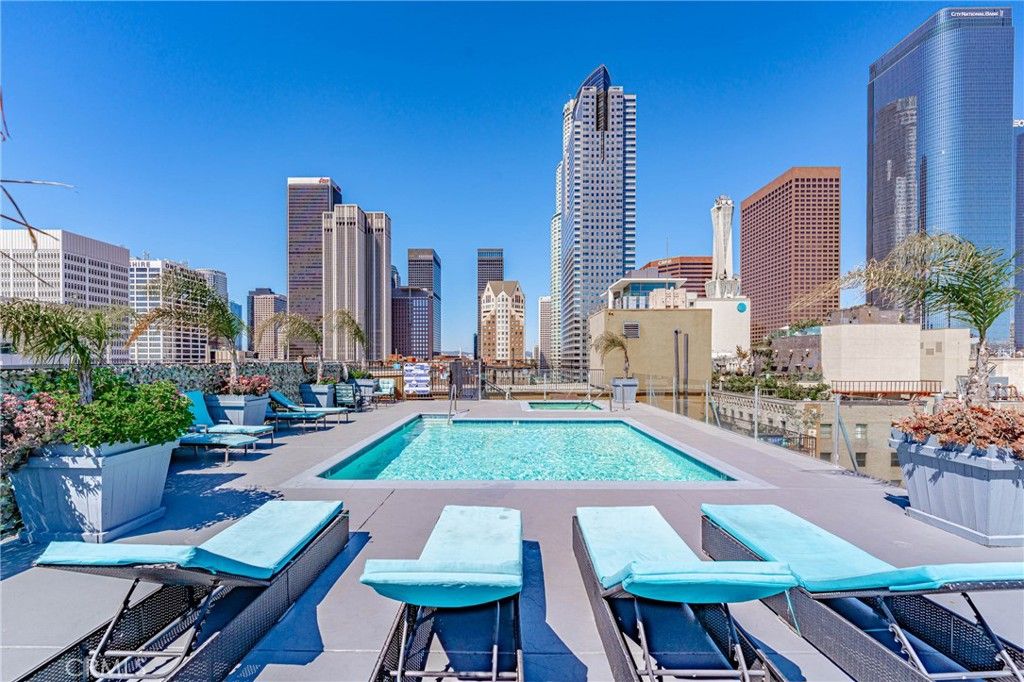 Image 1 of property listing at 312 W 5th Street 626, Los Angeles, CA 90013
