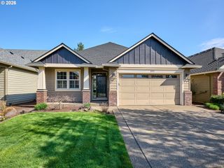 693 FAIRWOOD Cres, Woodburn, OR 97071