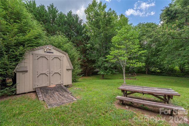 992 Brickyard Road, Horse Shoe, NC 28742