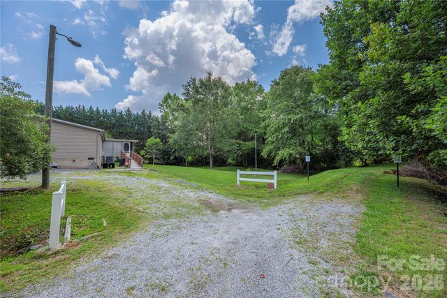 992 Brickyard Road, Horse Shoe, NC 28742