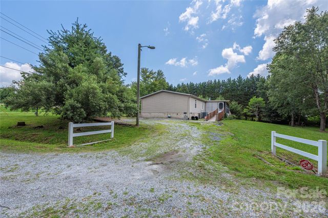 992 Brickyard Road, Horse Shoe, NC 28742