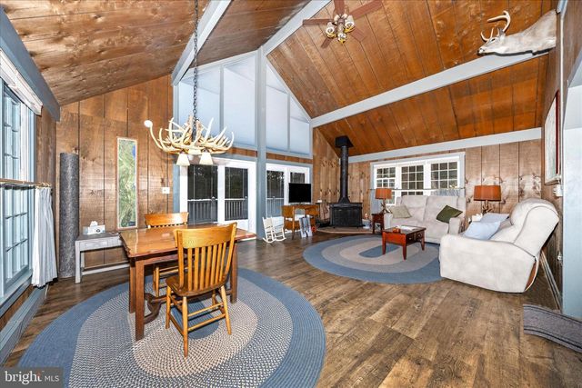 1222 APPALACHIAN TRL, Gardners, PA 17324