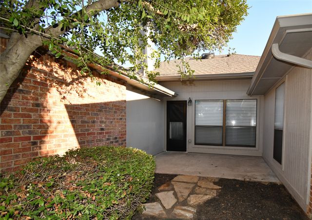 2035 Lansdown Drive, Carrollton, TX 75010