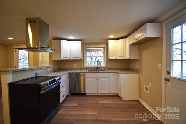 2823 JT Posse Drive, Claremont, NC 28610