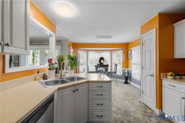 6005 Hidden Arbor Pl, Chester, VA 23831