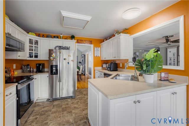 6005 Hidden Arbor Pl, Chester, VA 23831