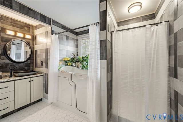 6005 Hidden Arbor Pl, Chester, VA 23831