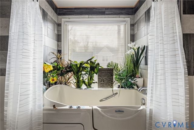 6005 Hidden Arbor Pl, Chester, VA 23831