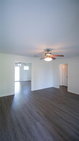 219 Glencroft Court, Houston, TX 77336