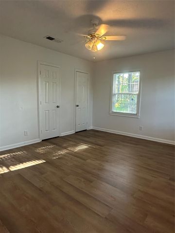 219 Glencroft Court, Houston, TX 77336