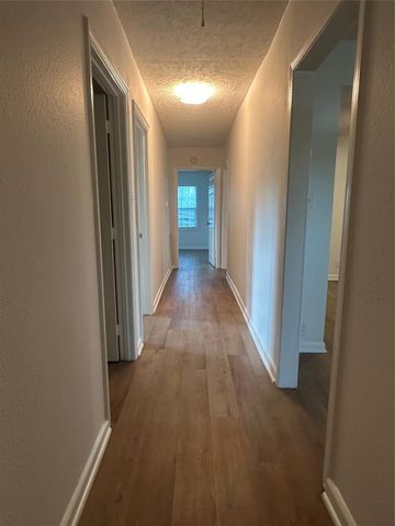 219 Glencroft Court, Houston, TX 77336
