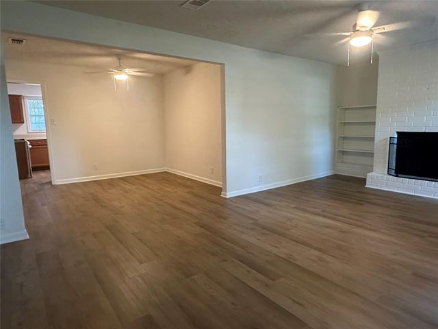 219 Glencroft Court, Houston, TX 77336