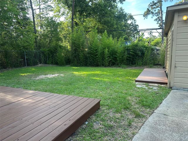 219 Glencroft Court, Houston, TX 77336