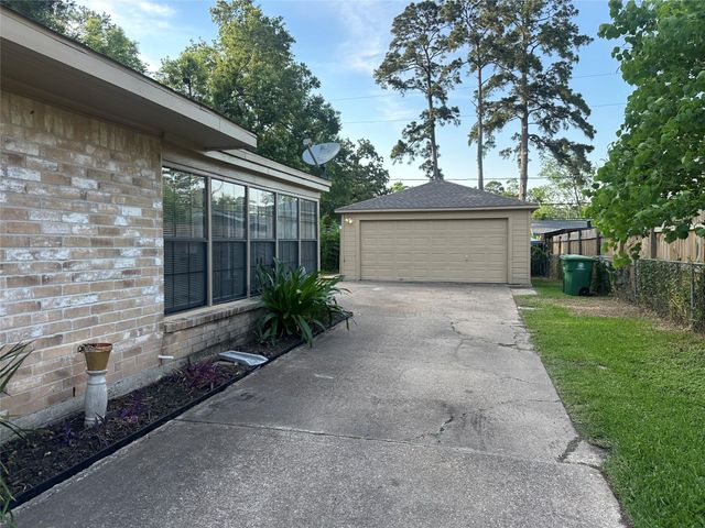 219 Glencroft Court, Houston, TX 77336