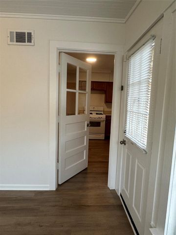 219 Glencroft Court, Houston, TX 77336