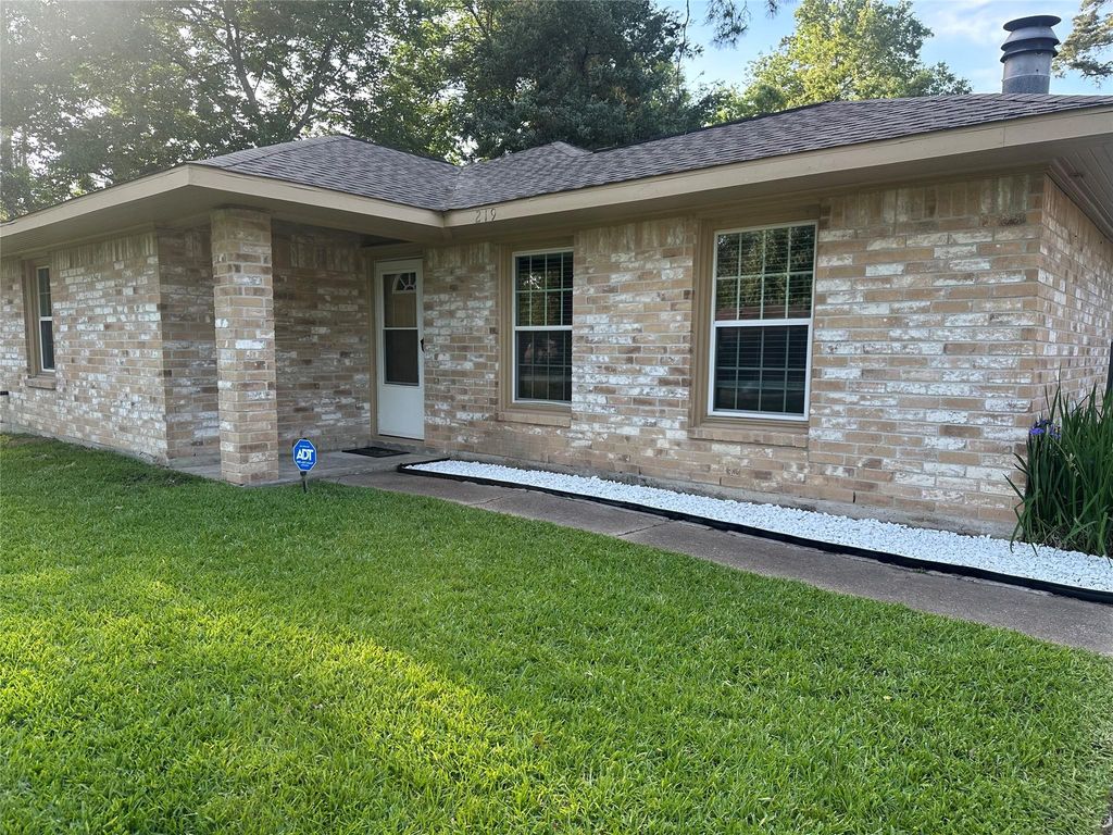 219 Glencroft Court, Houston, TX 77336