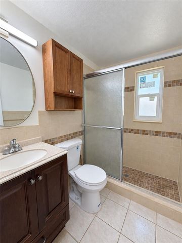8719 RIVER FOREST CIRCLE, Tampa, FL 33604
