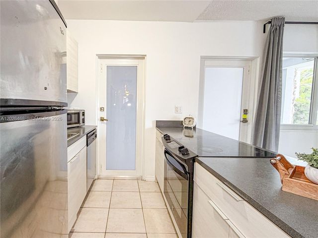 2430 NE 135th St 101, North Miami, FL 33181