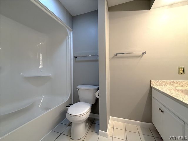 1085 Youngs Road F, Amherst, NY 14221
