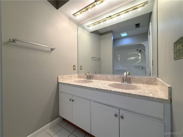 1085 Youngs Road F, Amherst, NY 14221