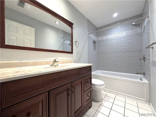 1085 Youngs Road F, Amherst, NY 14221