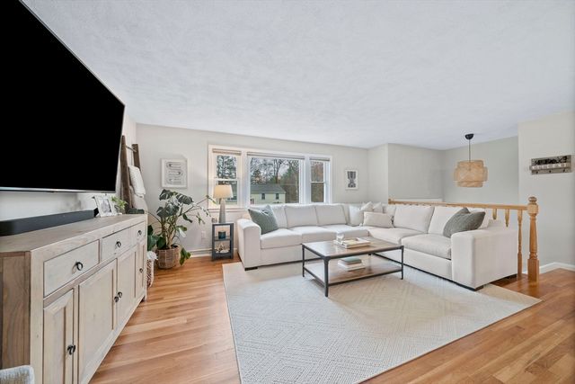 5 Samson Rd, Foxboro, MA 02035