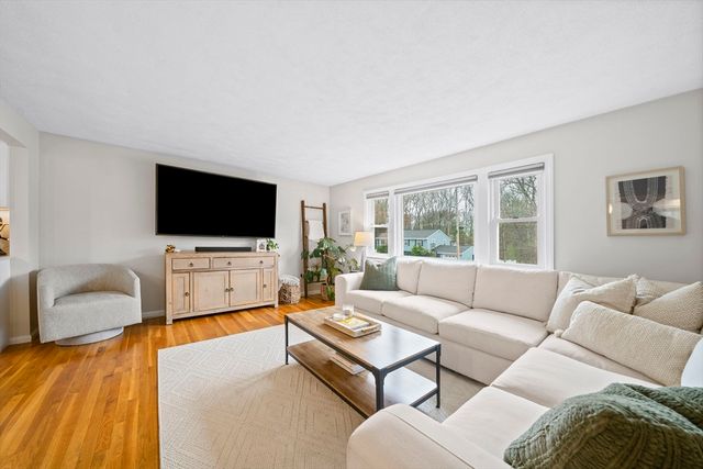 5 Samson Rd, Foxboro, MA 02035