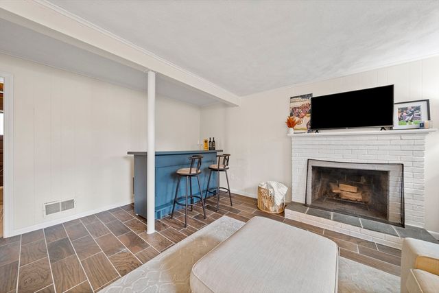 5 Samson Rd, Foxboro, MA 02035