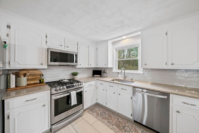 5 Samson Rd, Foxboro, MA 02035