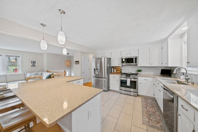 5 Samson Rd, Foxboro, MA 02035