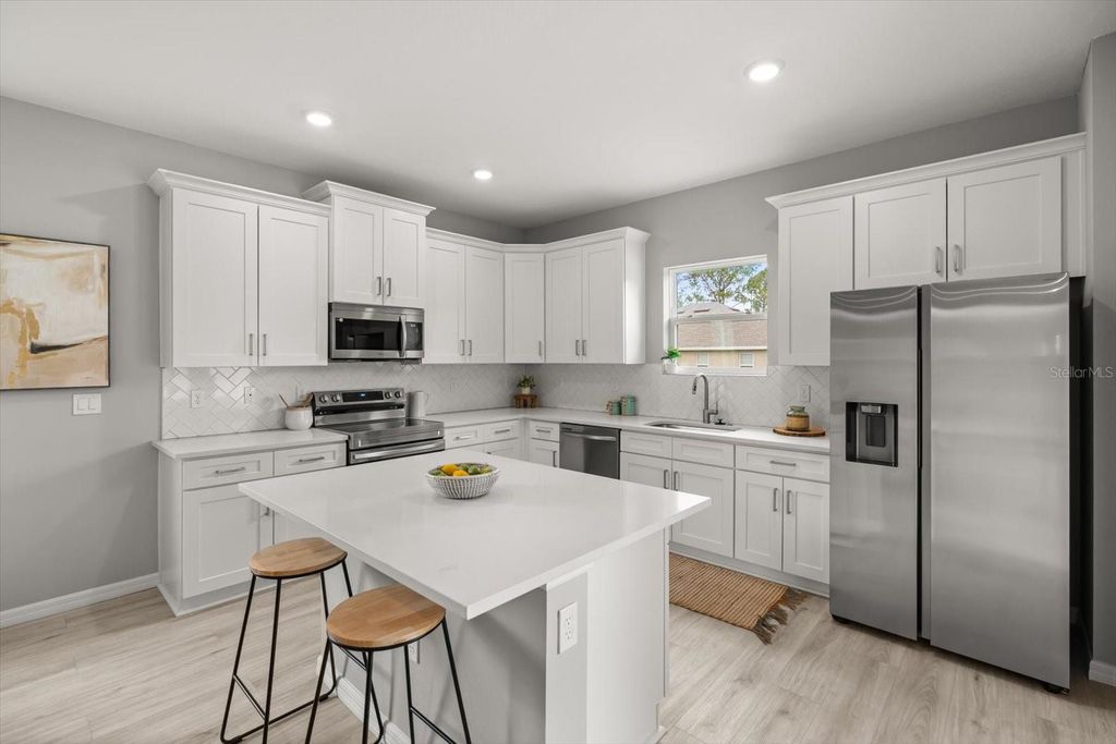 Image 5 of property listing at 5240 PONCE DE LEON BOULEVARD, Sebring, FL 33872