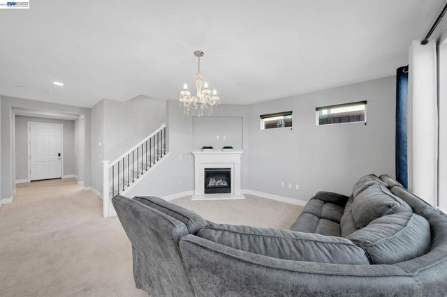 2737 Rio Seco Dr, Bay Point, CA 94565