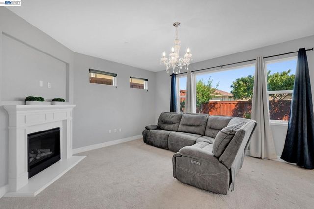 2737 Rio Seco Dr, Bay Point, CA 94565