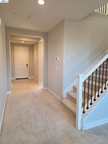 2737 Rio Seco Dr, Bay Point, CA 94565