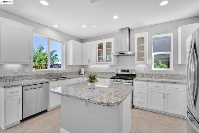 2737 Rio Seco Dr, Bay Point, CA 94565