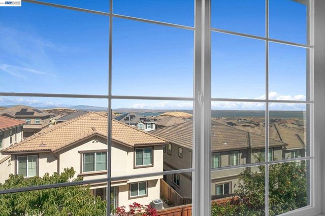 2737 Rio Seco Dr, Bay Point, CA 94565
