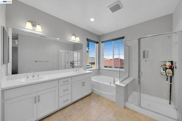 2737 Rio Seco Dr, Bay Point, CA 94565