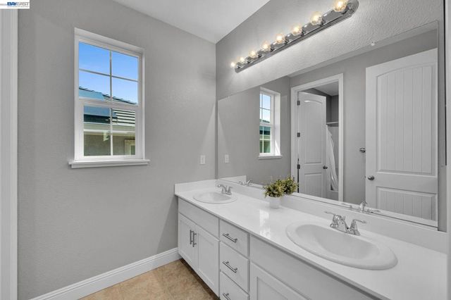 2737 Rio Seco Dr, Bay Point, CA 94565