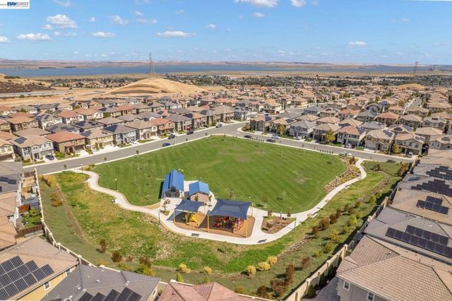 2737 Rio Seco Dr, Bay Point, CA 94565