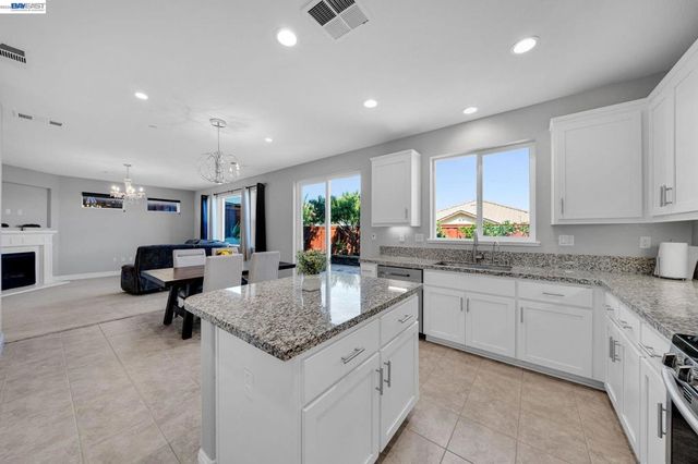 2737 Rio Seco Dr, Bay Point, CA 94565