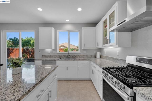 2737 Rio Seco Dr, Bay Point, CA 94565
