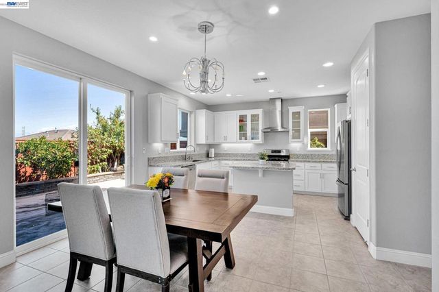 2737 Rio Seco Dr, Bay Point, CA 94565