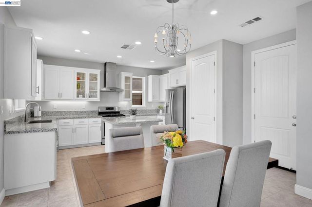 2737 Rio Seco Dr, Bay Point, CA 94565