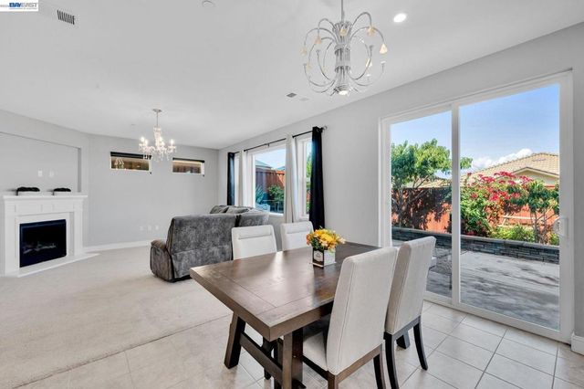 2737 Rio Seco Dr, Bay Point, CA 94565