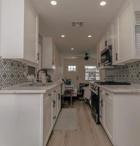 6266-68 Stewart St, San Diego, CA 92115