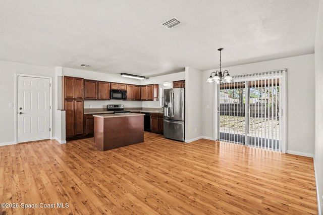 427 Frankford Avenue NW, Palm Bay, FL 32907