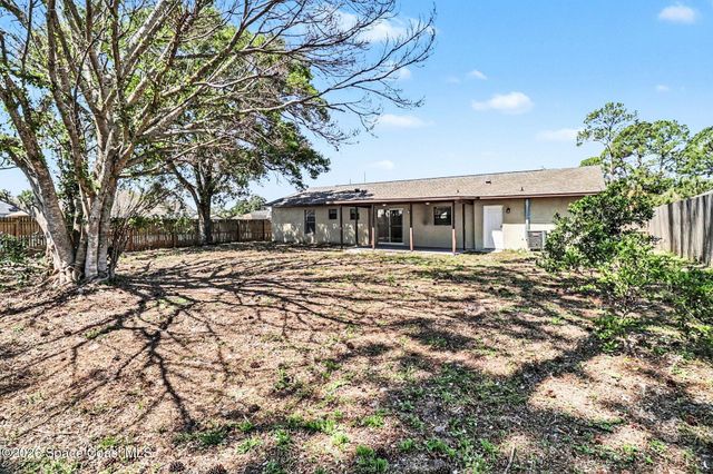 427 Frankford Avenue NW, Palm Bay, FL 32907