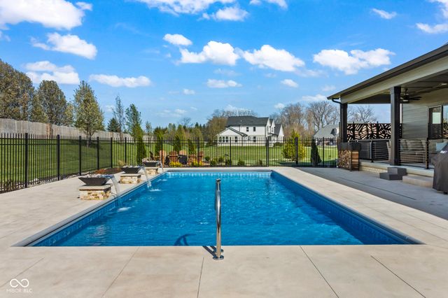 16230 Remington Drive, Fishers, IN 46037