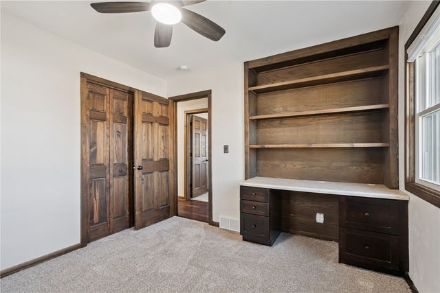 1536 Woodside Drive NW, Cedar Rapids, IA 52405