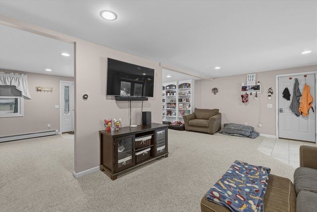 125 Doctor Braley Rd, Freetown, MA 02717